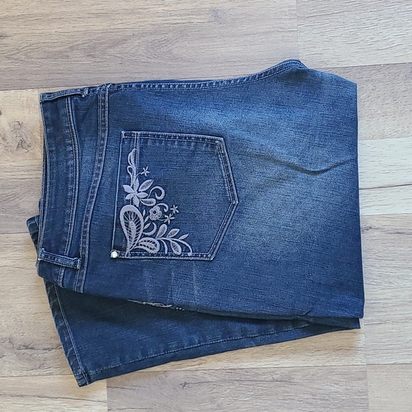 Capris - Picture 1 of 6